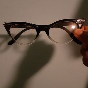 Cat eye glasses
